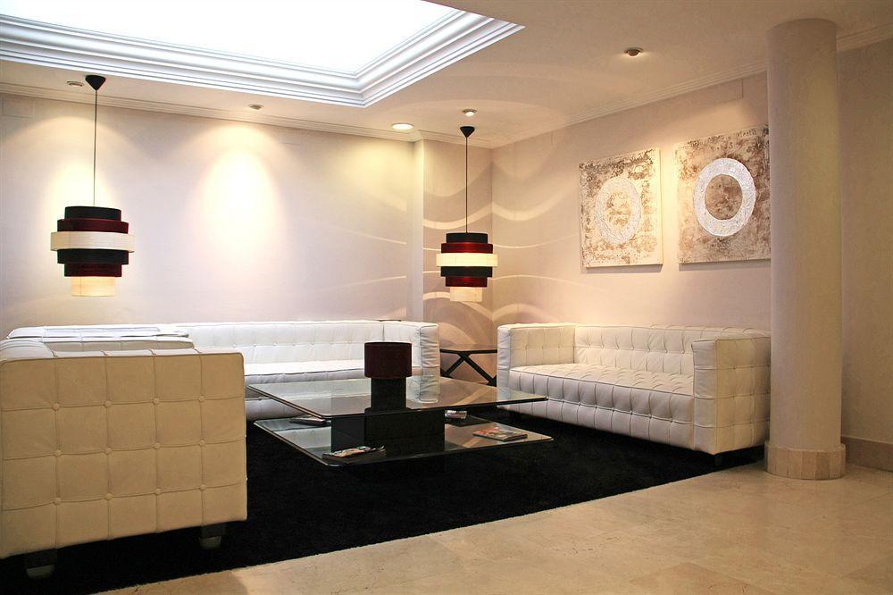 Abbot Hotell 4*