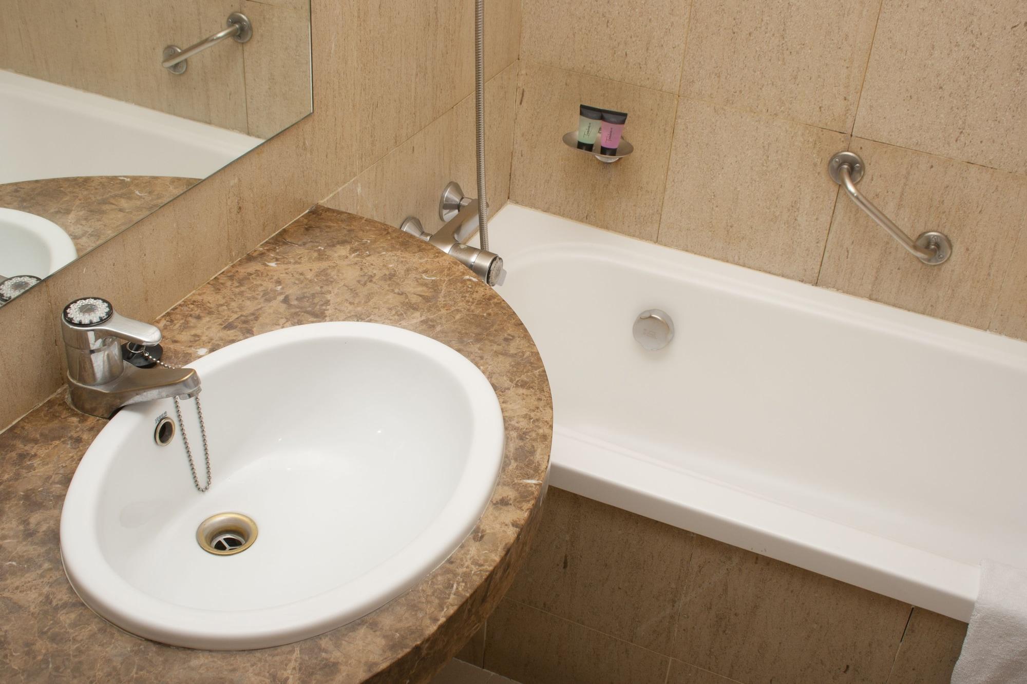 Abbot Hotell 4*